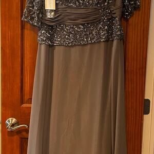 Stunning Cameron Blake Couture Mother of Bride gown Size 18